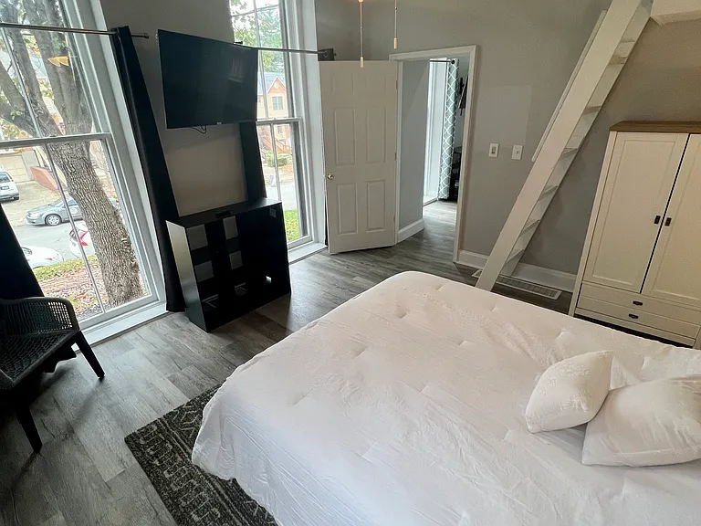 2142 Saint James Ave #1 — Photo 7