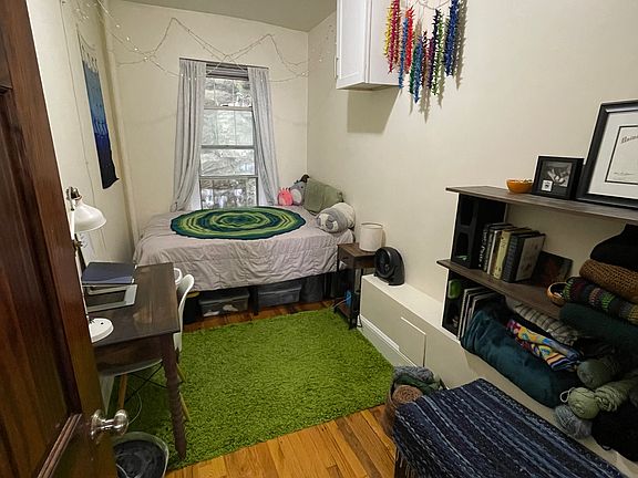 5th image of 14 Broadway Ter APT C