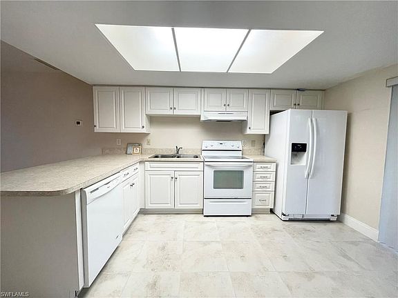 5th image of 615 SE 14th Ter
