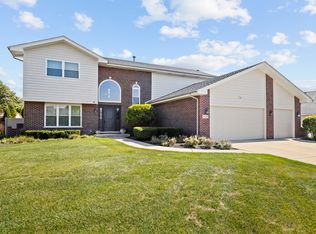 8025 Stonegate Dr, Tinley Park, IL 60487