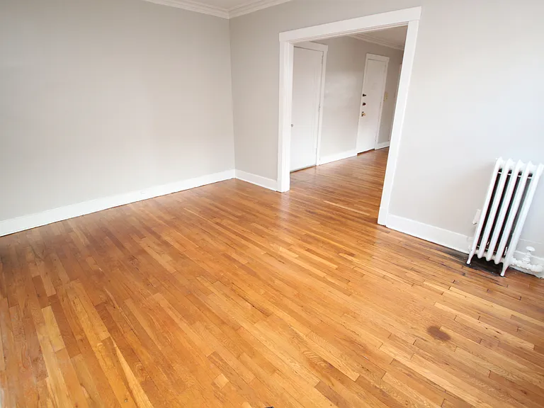 5625 Hobart St — Photo 8
