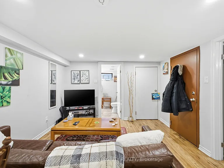 172 Cobourg St #B — Photo 14