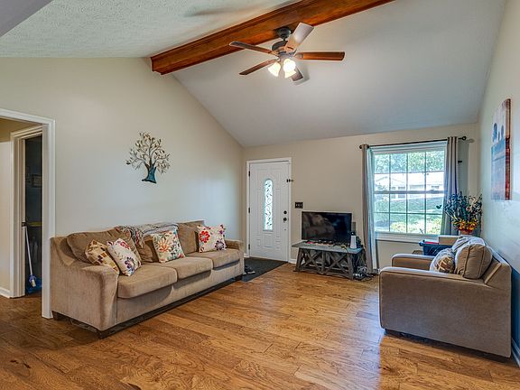 5th image of 111 Sunnyhill Trl