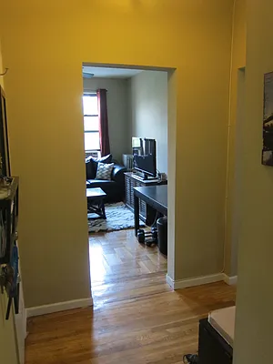 Rented by Realty 2000 Corp | media 49