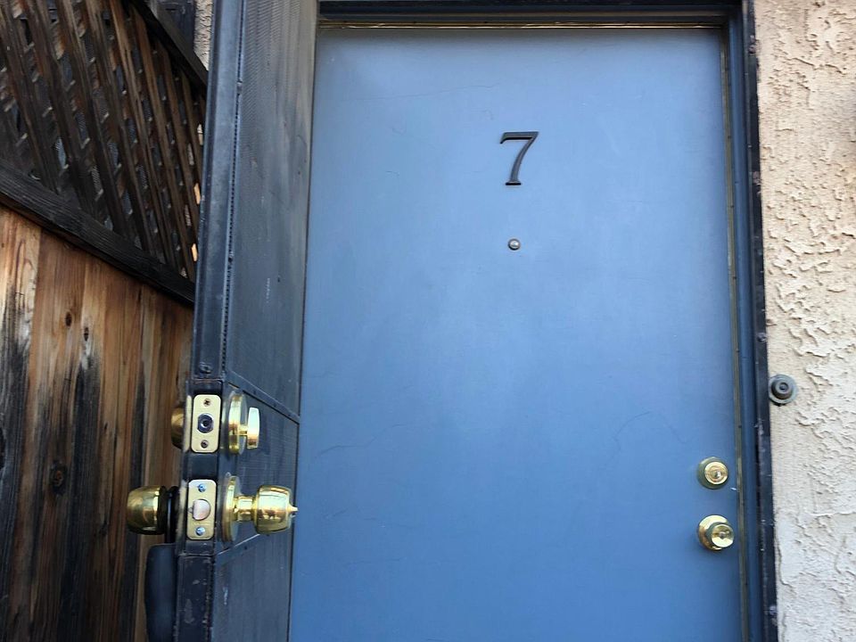 1st image of 120 W Live Oak St #7