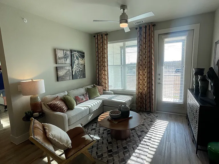 Rollingwood Dr — Photo 6