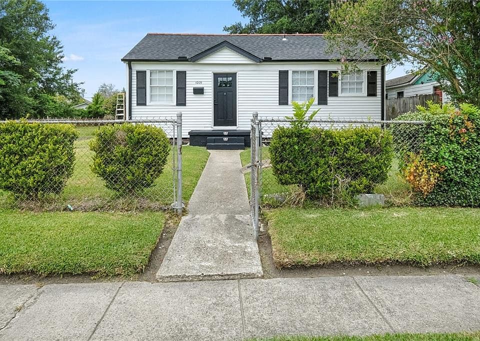 1st image of 1009 Moisant St