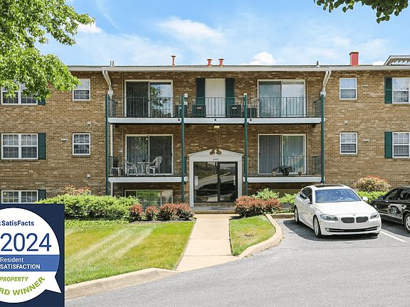 Moravia Park Exterior Image with Resident Satisfaction Award Logo Banner