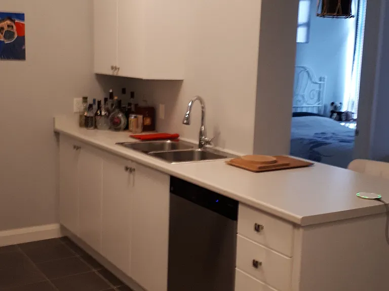 112 King St E #710 — Photo 4