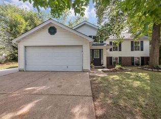 1028 Shadowoak Dr, Ballwin, MO 63021