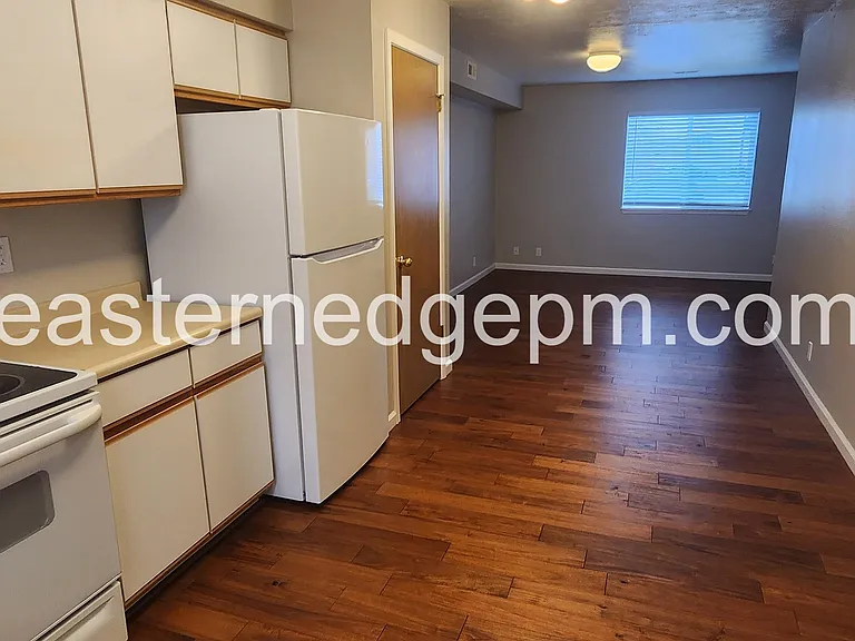 625 SW 19th St #6 — Photo 4