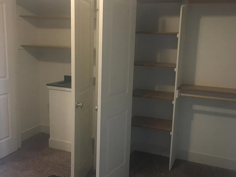 2920 W Rose St — Photo 5