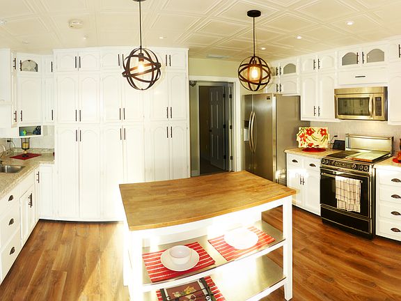 3rd image of 1120 Lambert Ave
