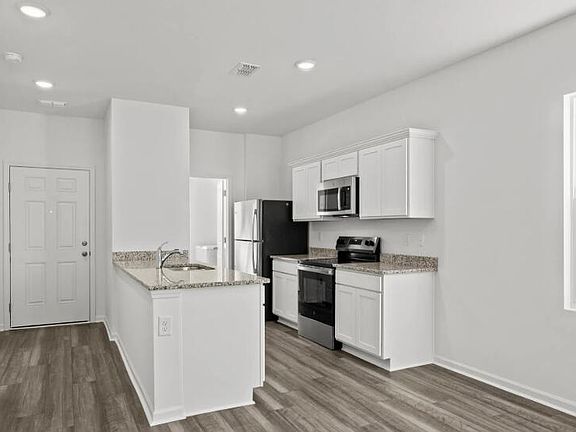 5th image of 1016 Carriage Wood Cir