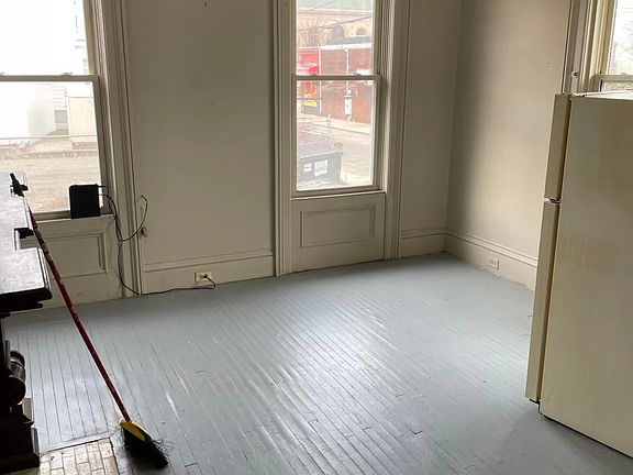3rd image of 130 Moore St #15
