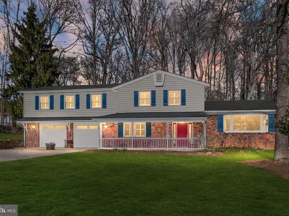 9100 Ashmeade Dr, Fairfax, VA 22032