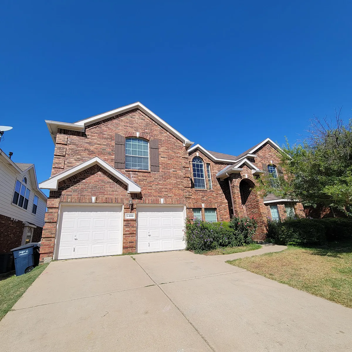 Building Photo - 5400 Meadow Valley Dr