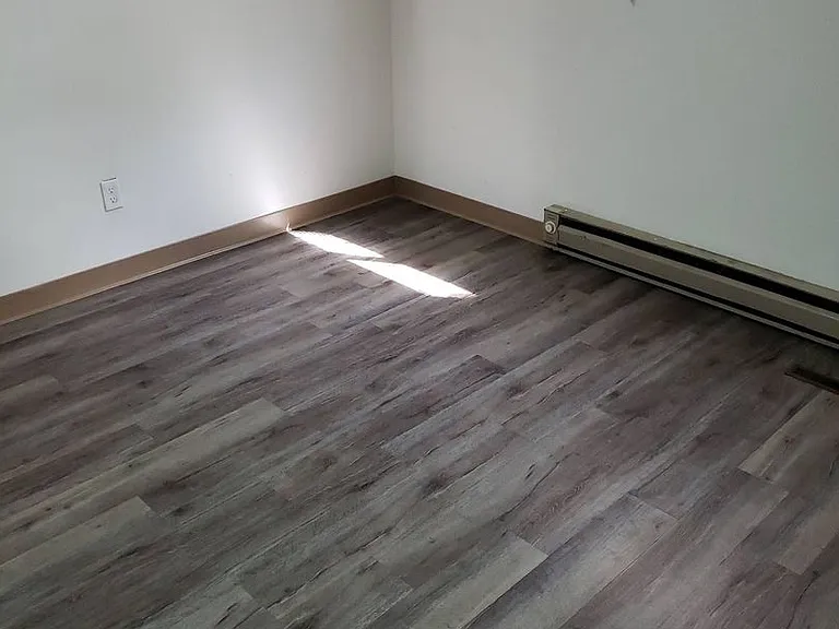 300 N Mill St — Photo 7