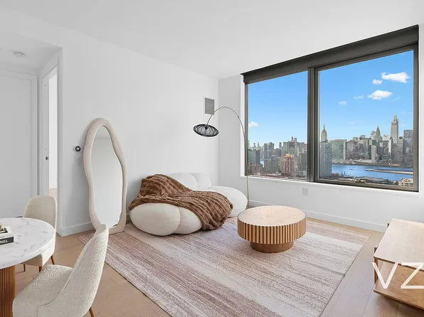3 Court Sq #3001, Long Island City, NY 11101