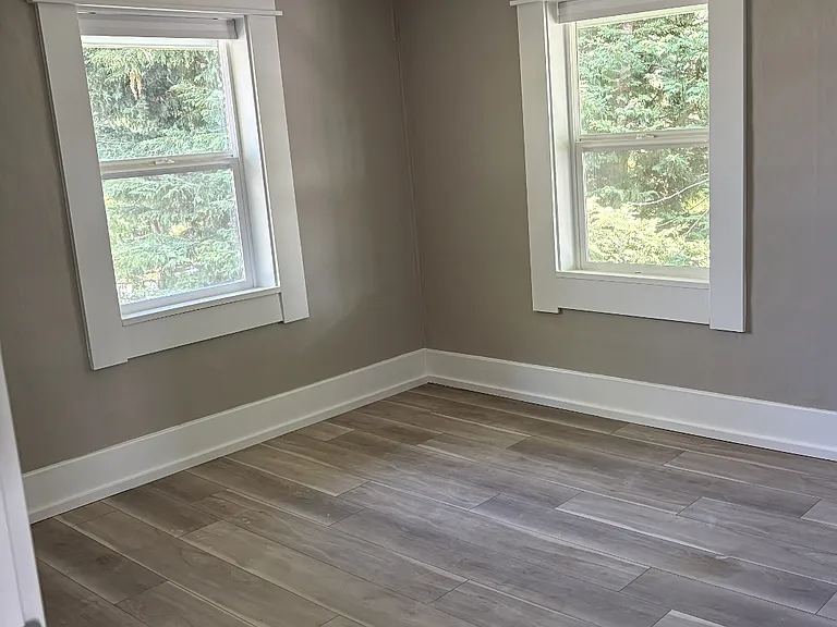 2526 Moore St — Photo 14