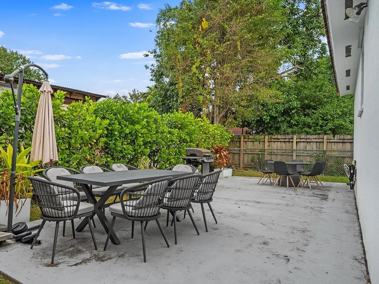 4 bed, 2.5 bath, 1990 sqft, $7,150 — Photo 3