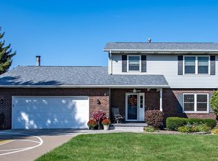 8 E 61st Ct, Davenport, IA 52807