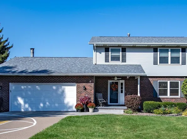 8 E 61st Ct, Davenport, IA 52807