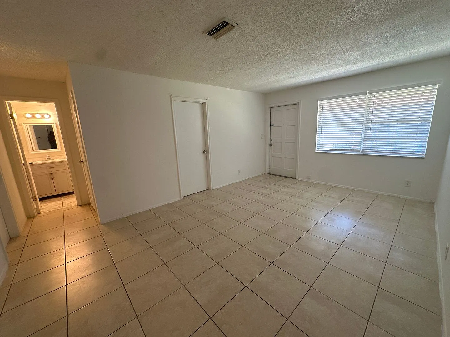 7827 NW 39th Ct — Photo 2