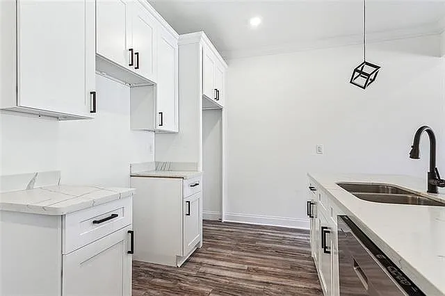 9528 Stroelitz St — Photo 5