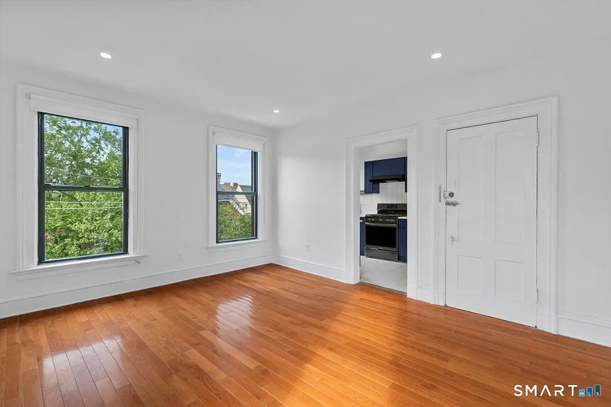 2 bed, 1.0 bath, 1200 sqft, $2,350 — Photo 4