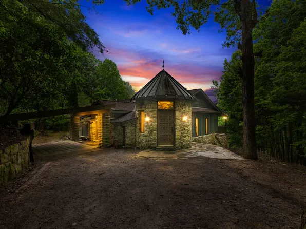 284 Indian Cave Park Rd, Hendersonville, NC 28739