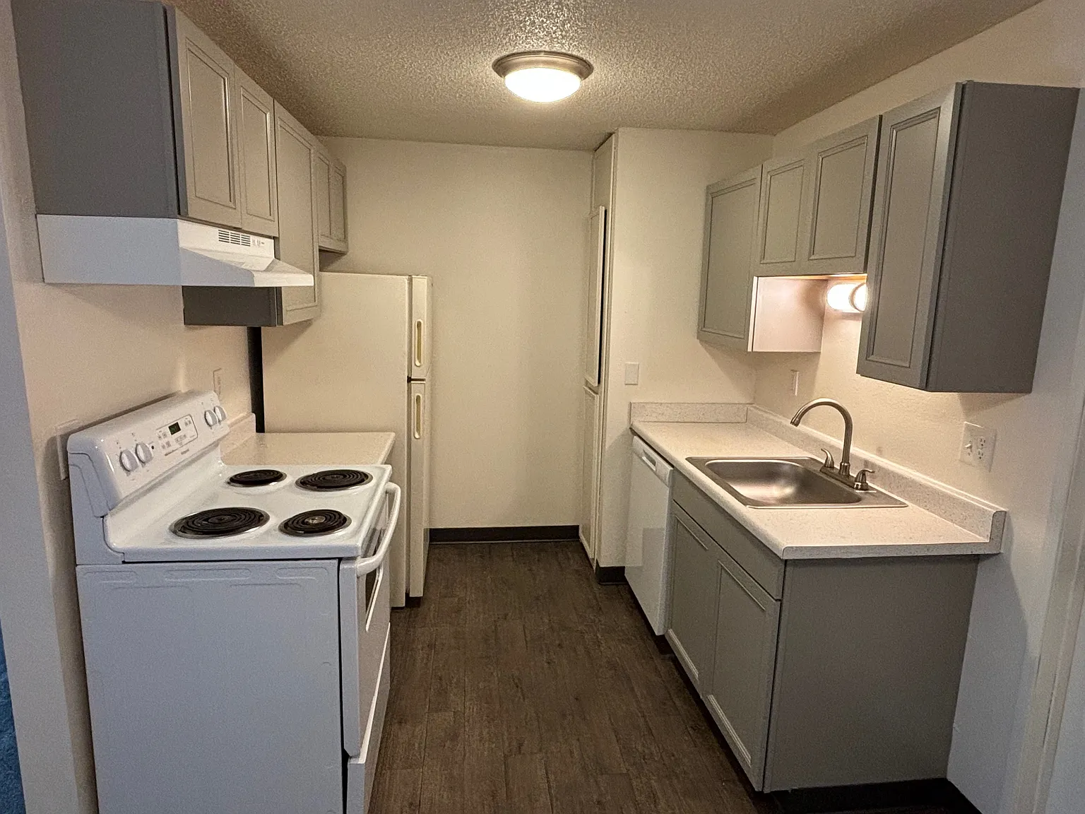 1 bed, 700 sqft, $1,200 — Photo 2