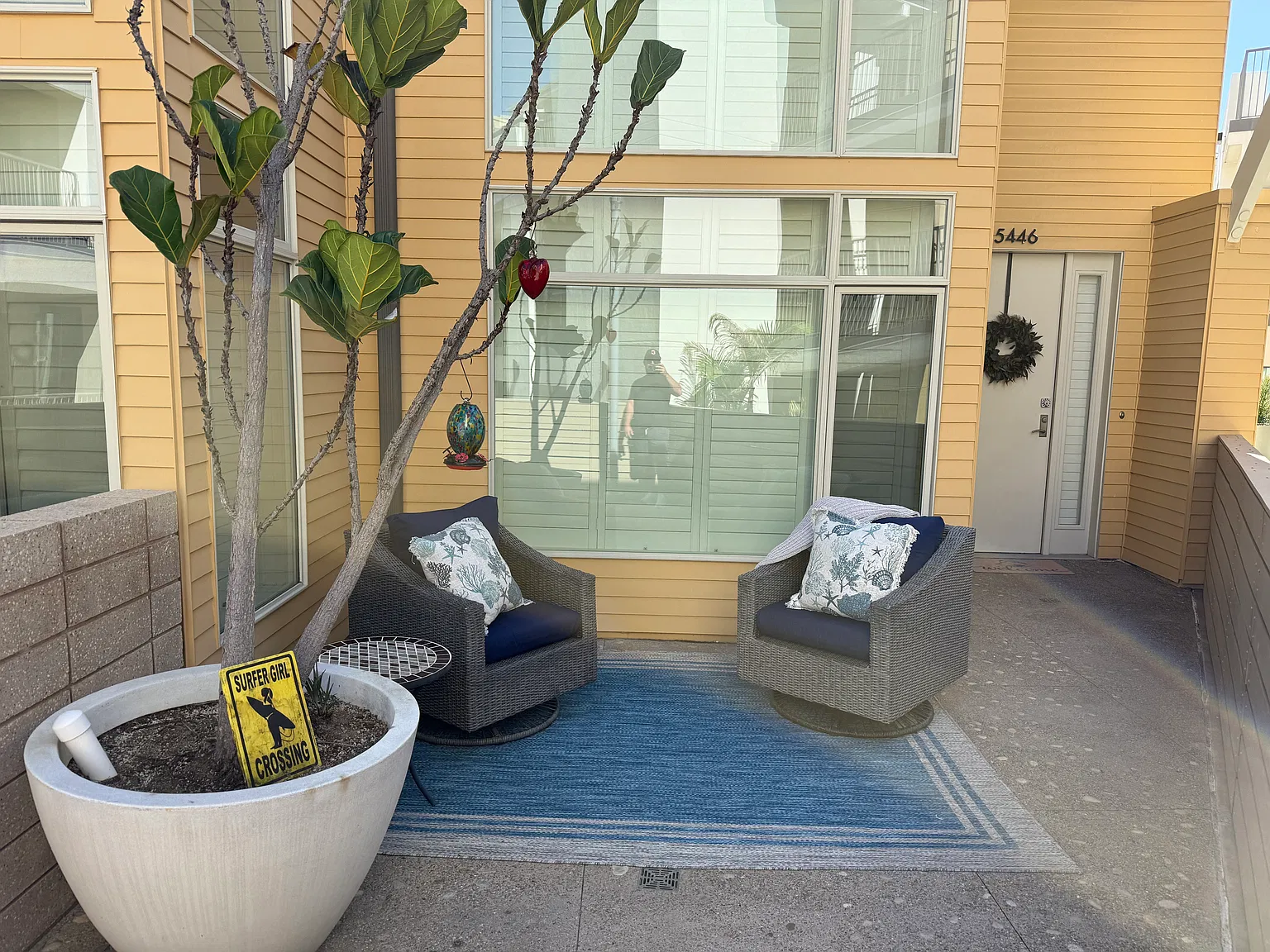 2 bed, 2.5 bath, 1384 sqft, $8,000 — Photo 2