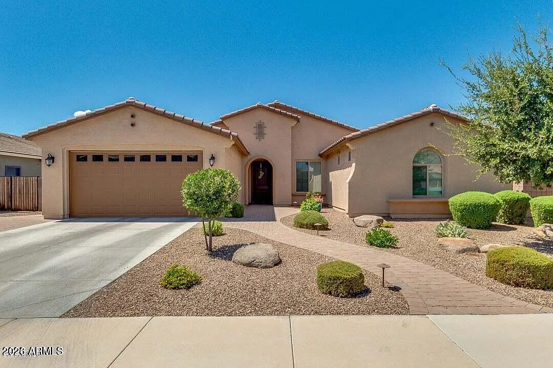 4 bed, 3.0 bath, 2692 sqft, $3,200 — Photo 1