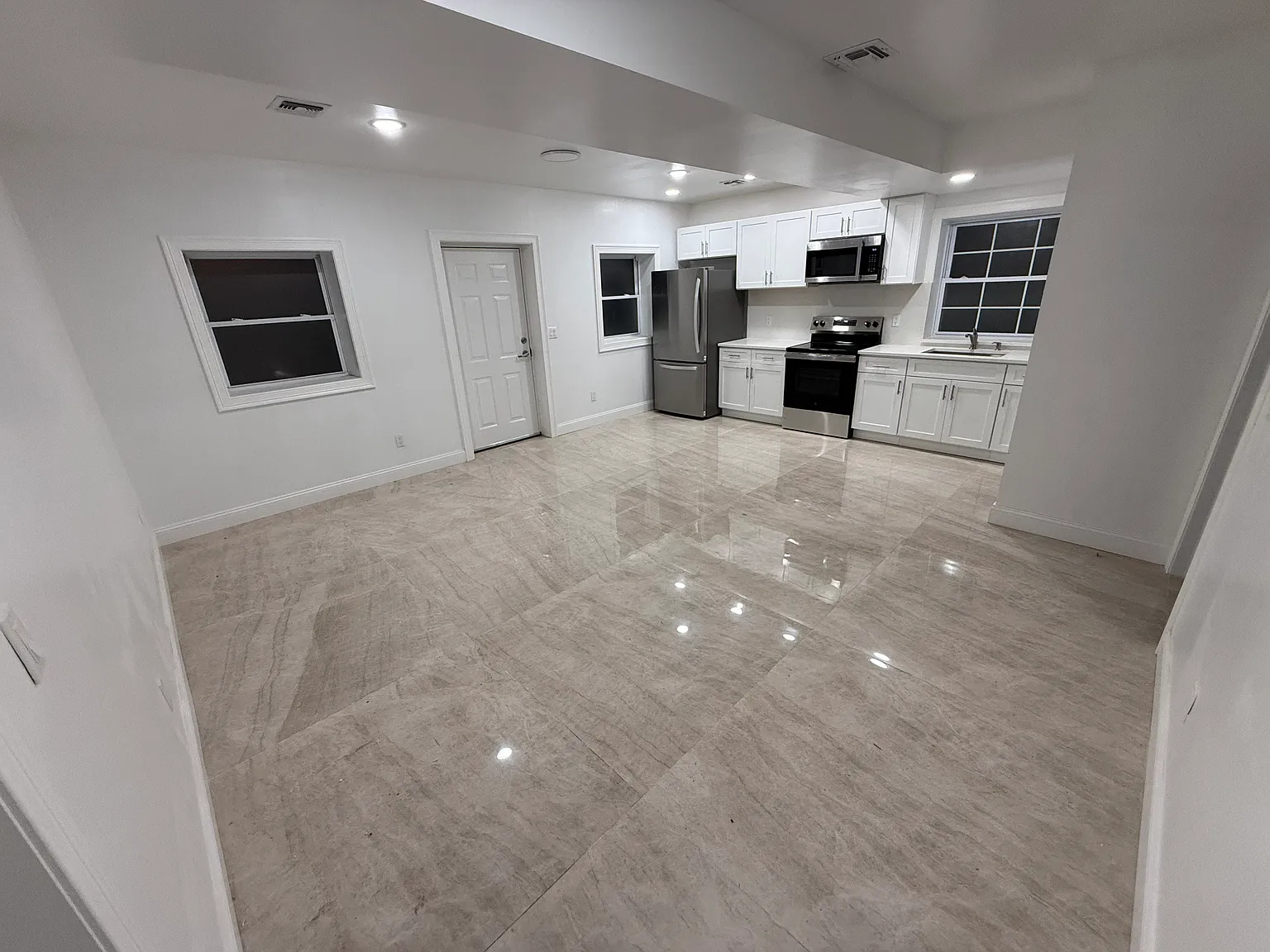 1 bed, $2,000 — Photo 1