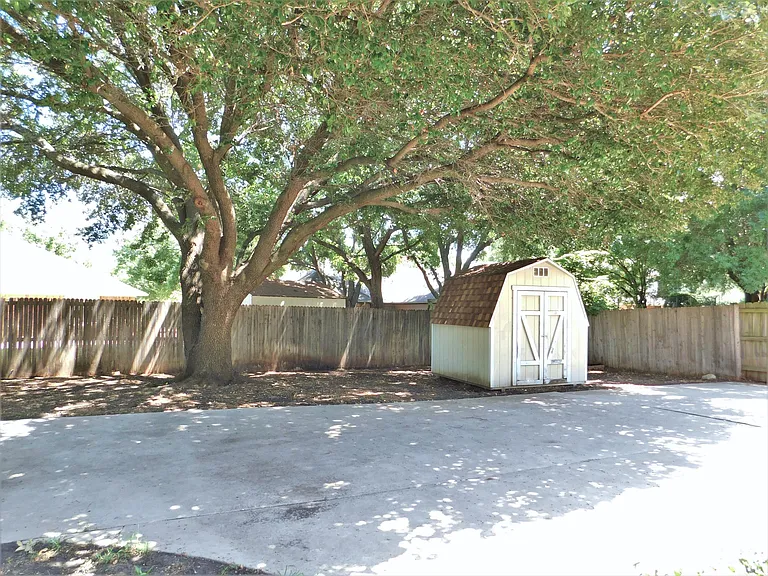 1539 Pickwick Ln — Photo 27