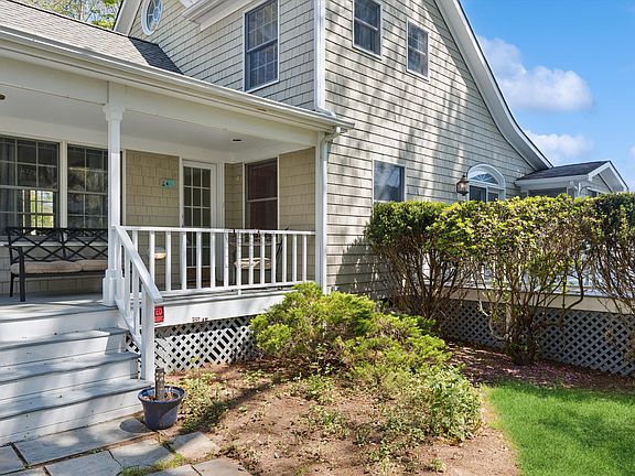 3rd image of 425 Briarwood Ln