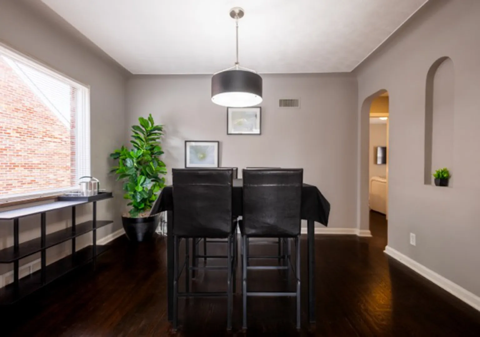 Furnished 4br Home | Monthly Stays | Workspaces + Fast Wi-Fi | Parking — Photo 2