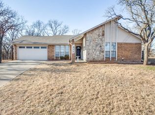 211 Willow Creek Cir, Mansfield, TX 76063