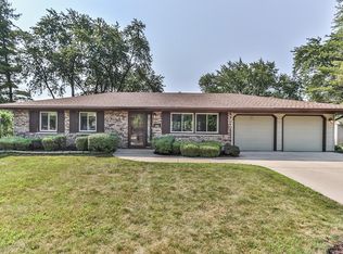 719 Cambridge Dr, Schaumburg, IL 60193