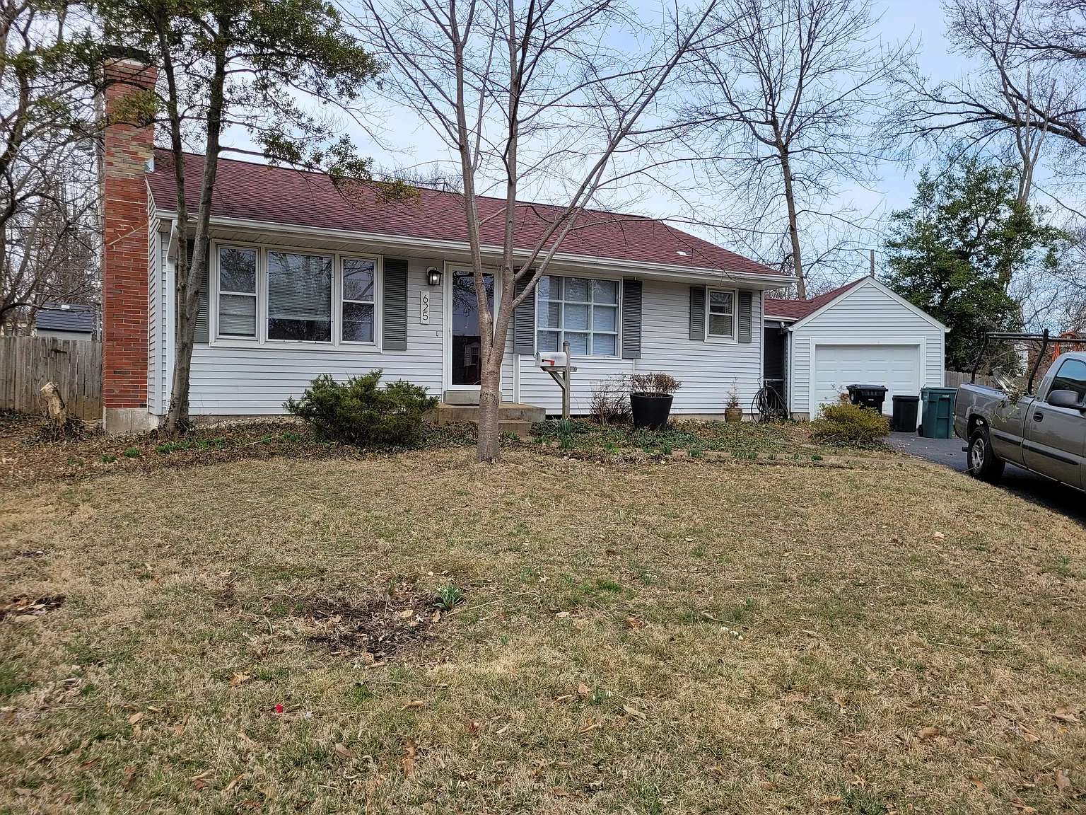 625 Meadowridge Ln photo 1