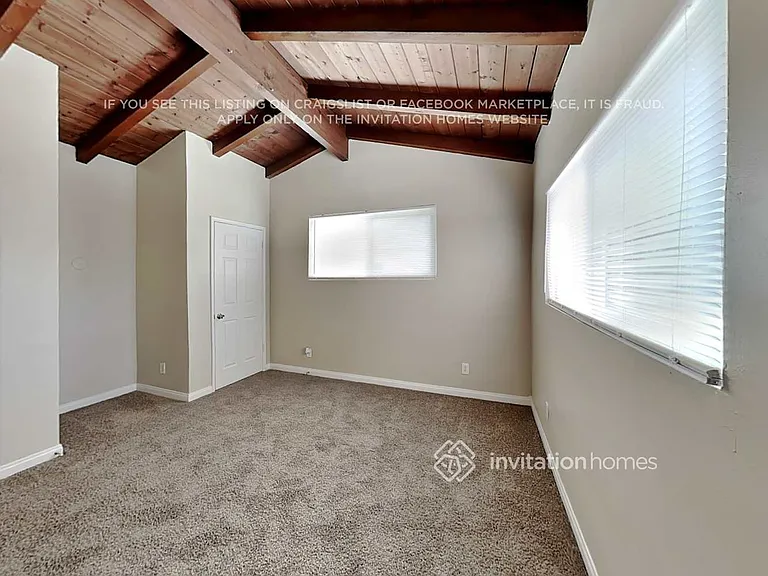 18601 Victory Blvd — Photo 14