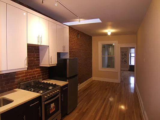 Rented by Joel Weisz, LREB | media 2