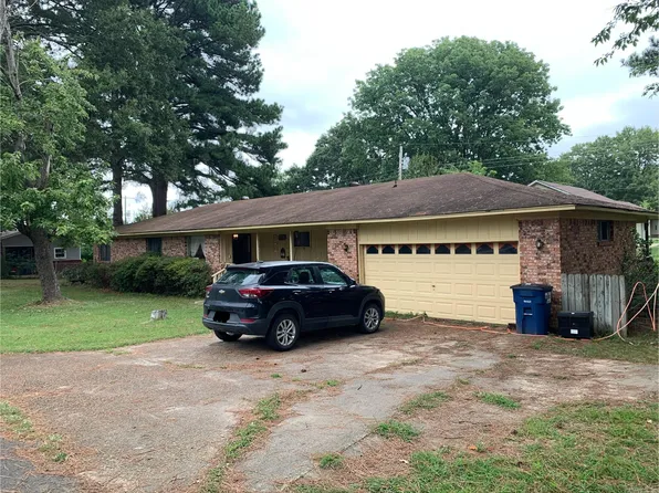 1002 N Holly St, Beebe, AR 72012