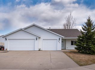 3911 Clark Pl NW, Mandan, ND 58554