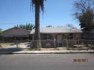 220 S P St, Dinuba, CA 93618