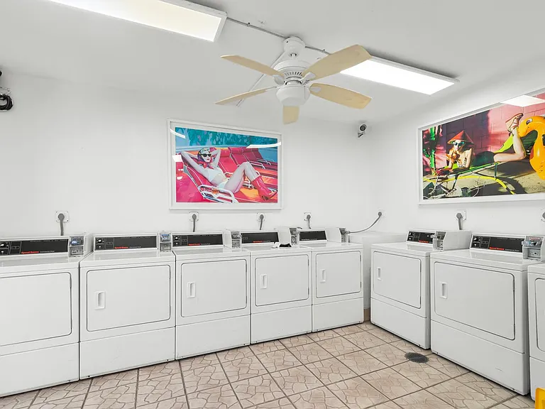 1140 NE 9th Ave #18 — Photo 49