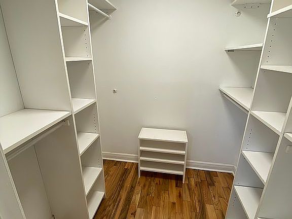 Middle Bedroom closet