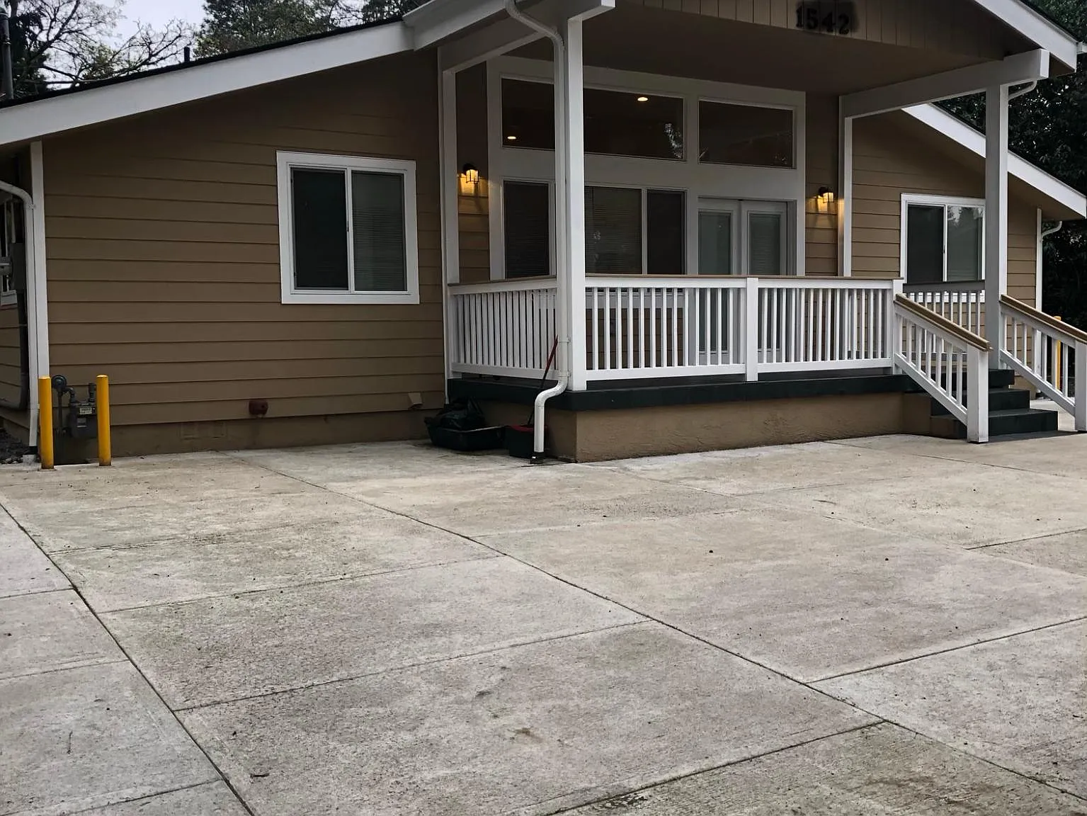 1542 NE Northgate Way — Photo 1