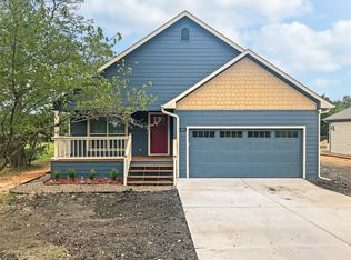 405 E Saunders St, Trenton, TX 75490